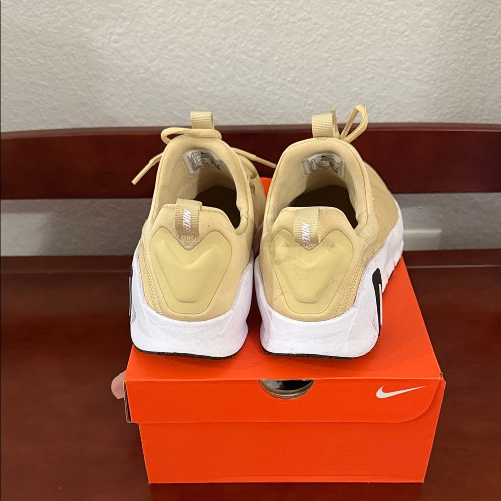Nike Free Metcon 6 TB Sneakers - Picture 4 of 4
